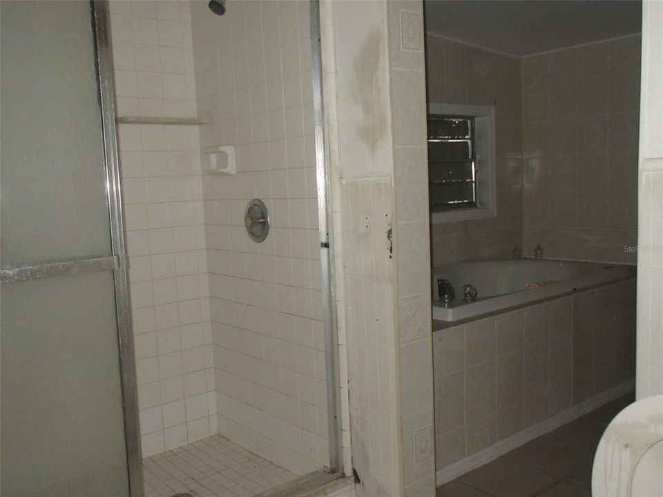 For Sale: $265,000 (4 beds, 2 baths, 2417 Square Feet)