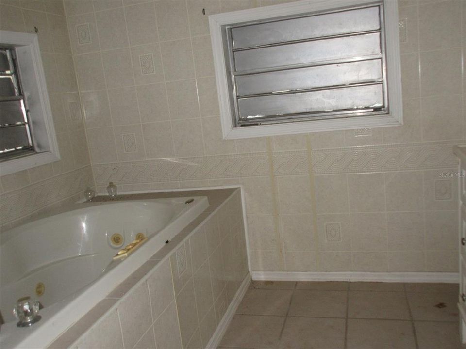 For Sale: $265,000 (4 beds, 2 baths, 2417 Square Feet)