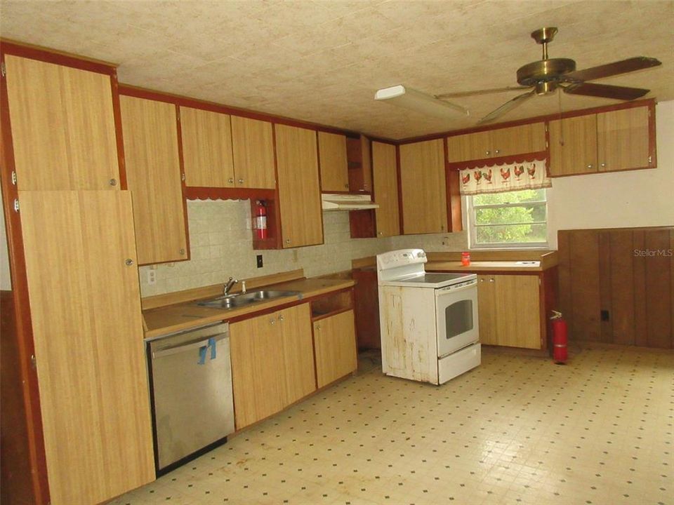 For Sale: $265,000 (4 beds, 2 baths, 2417 Square Feet)