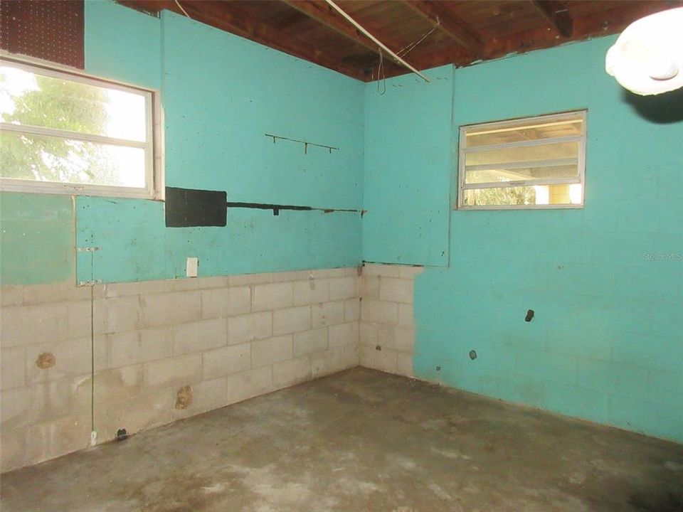 For Sale: $265,000 (4 beds, 2 baths, 2417 Square Feet)