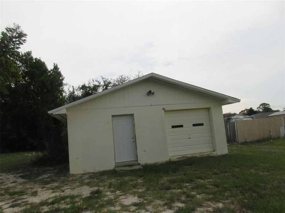 For Sale: $265,000 (4 beds, 2 baths, 2417 Square Feet)