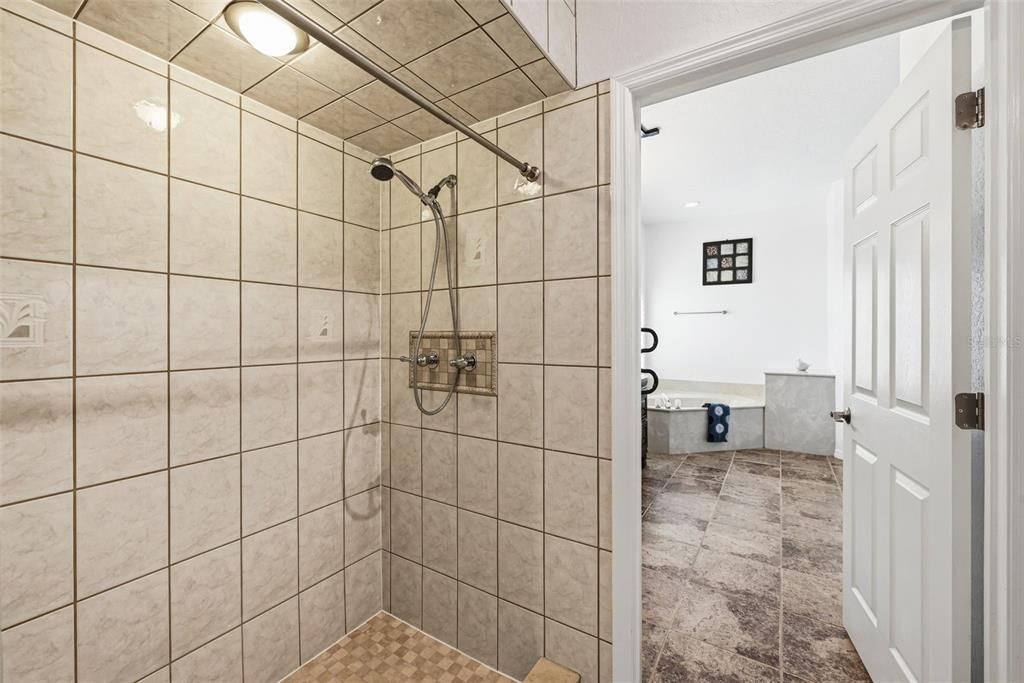 For Sale: $620,000 (4 beds, 3 baths, 3216 Square Feet)