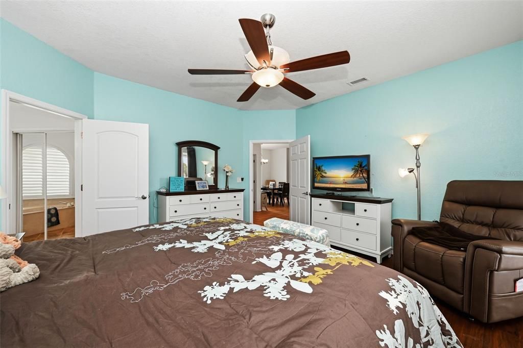 For Sale: $620,000 (4 beds, 3 baths, 3216 Square Feet)