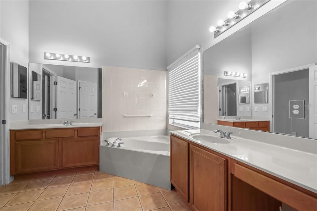 For Sale: $399,900 (4 beds, 2 baths, 2233 Square Feet)
