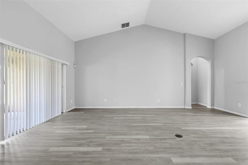 For Sale: $399,900 (4 beds, 2 baths, 2233 Square Feet)