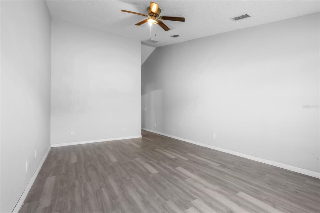 For Sale: $399,900 (4 beds, 2 baths, 2233 Square Feet)