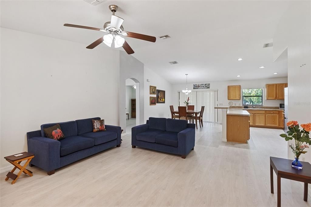 For Sale: $225,000 (3 beds, 2 baths, 1470 Square Feet)