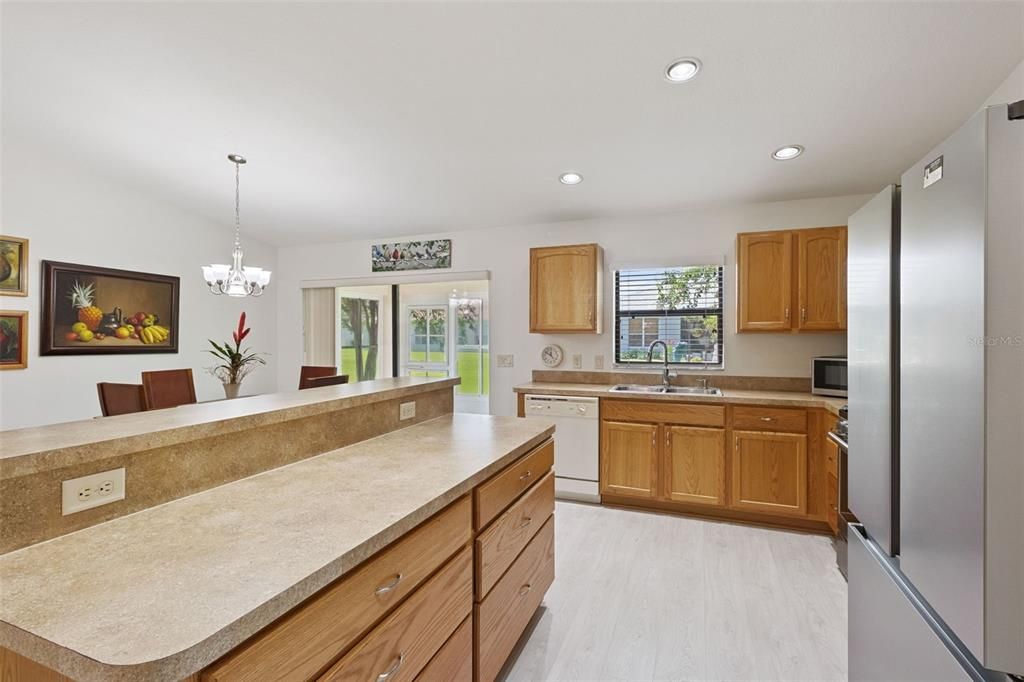 For Sale: $225,000 (3 beds, 2 baths, 1470 Square Feet)