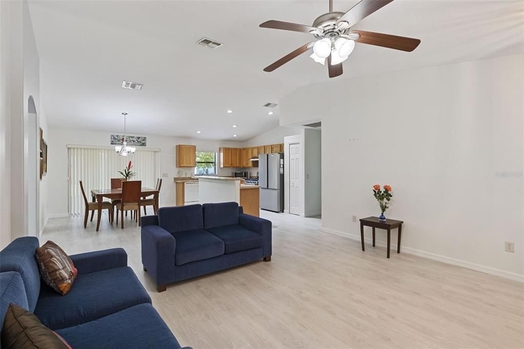 For Sale: $225,000 (3 beds, 2 baths, 1470 Square Feet)