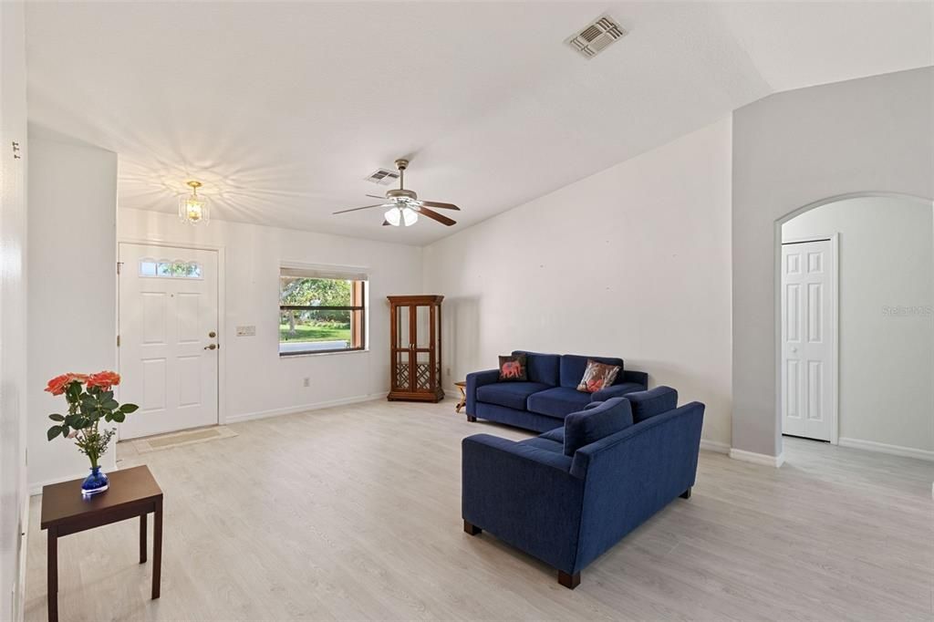 For Sale: $225,000 (3 beds, 2 baths, 1470 Square Feet)