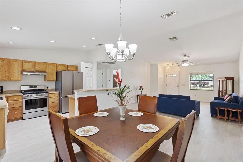 For Sale: $225,000 (3 beds, 2 baths, 1470 Square Feet)