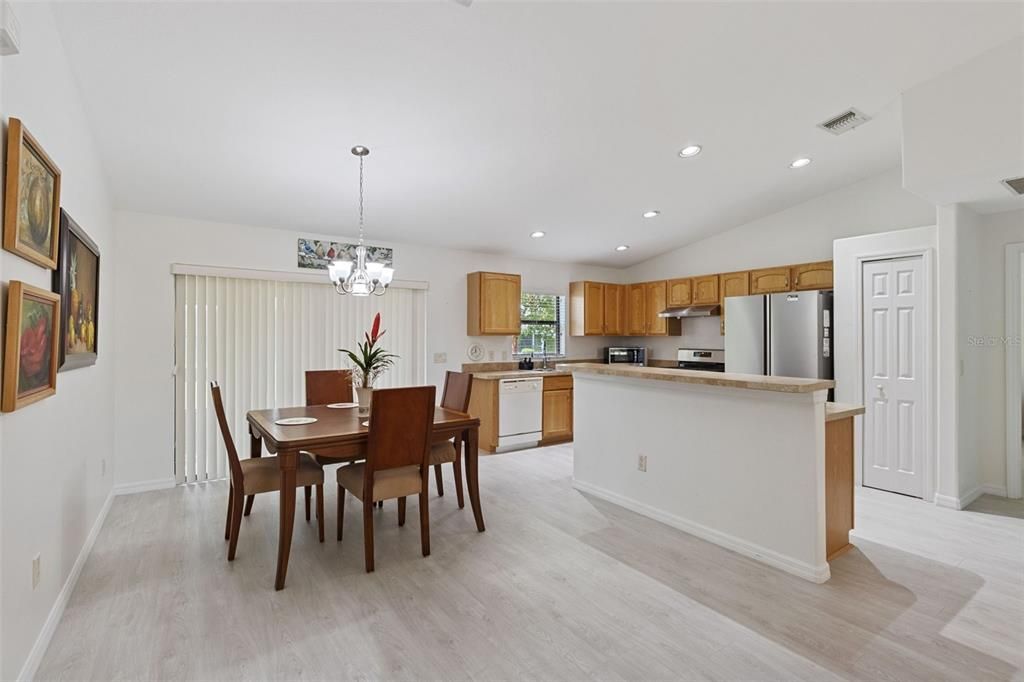 For Sale: $225,000 (3 beds, 2 baths, 1470 Square Feet)