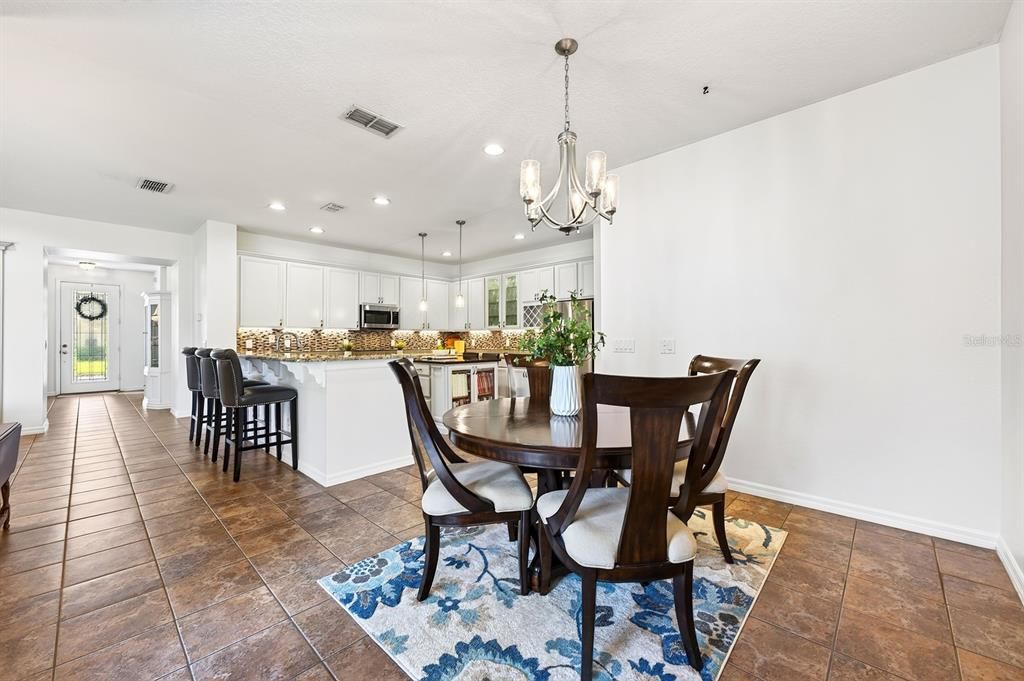 Activo con contrato: $499,000 (3 camas, 2 baños, 2067 Pies cuadrados)