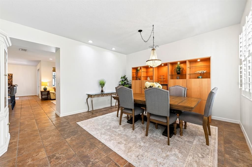 Activo con contrato: $499,000 (3 camas, 2 baños, 2067 Pies cuadrados)