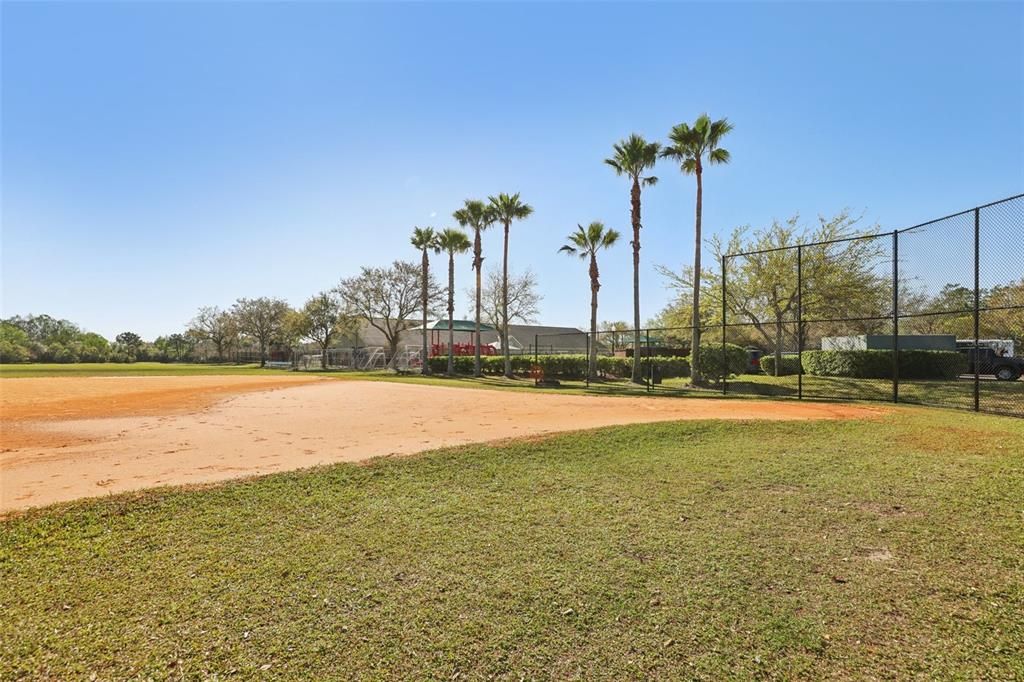 Activo con contrato: $499,000 (3 camas, 2 baños, 2067 Pies cuadrados)