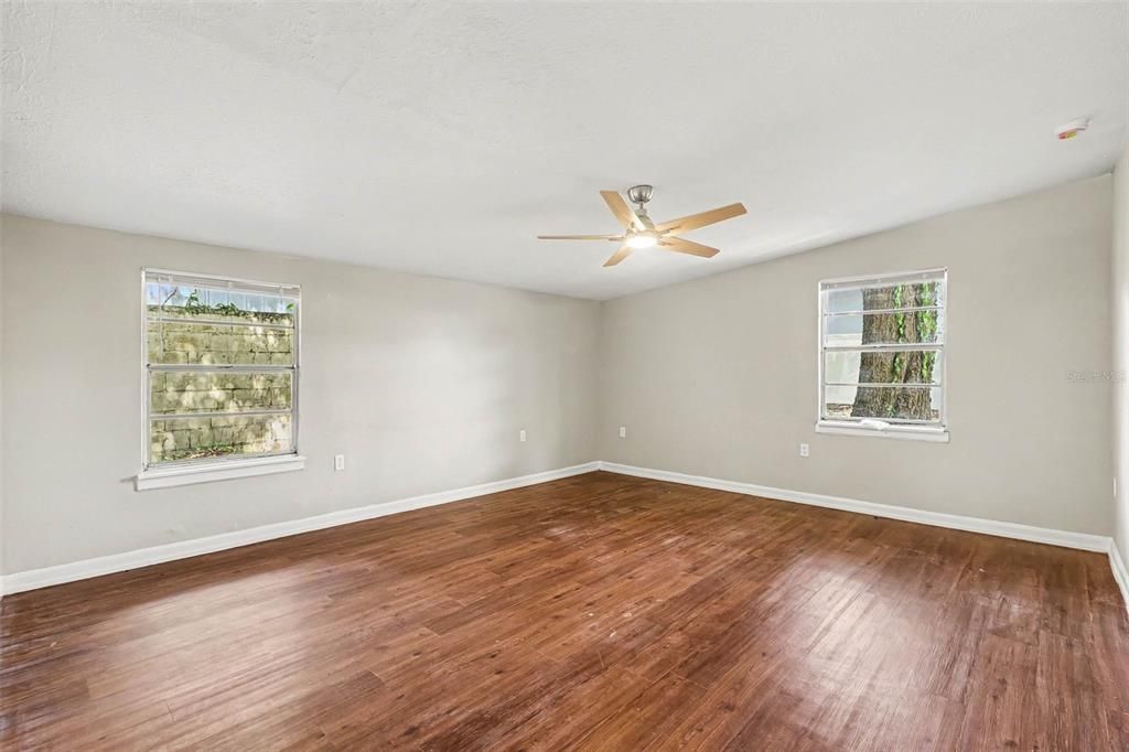 For Rent: $2,000 (3 beds, 1 baths, 1366 Square Feet)