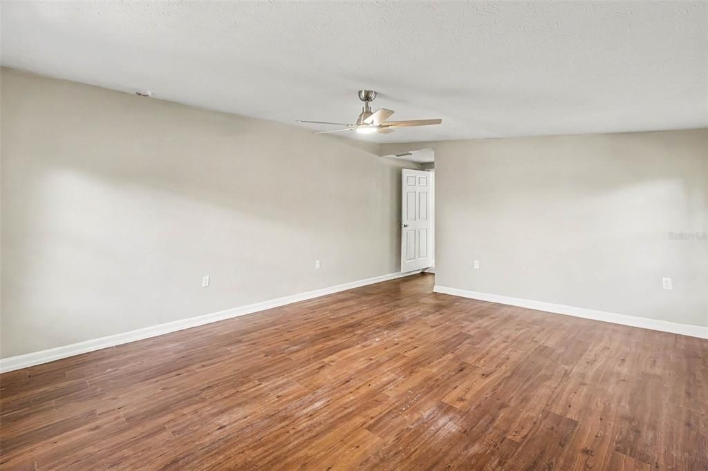 For Rent: $2,000 (3 beds, 1 baths, 1366 Square Feet)