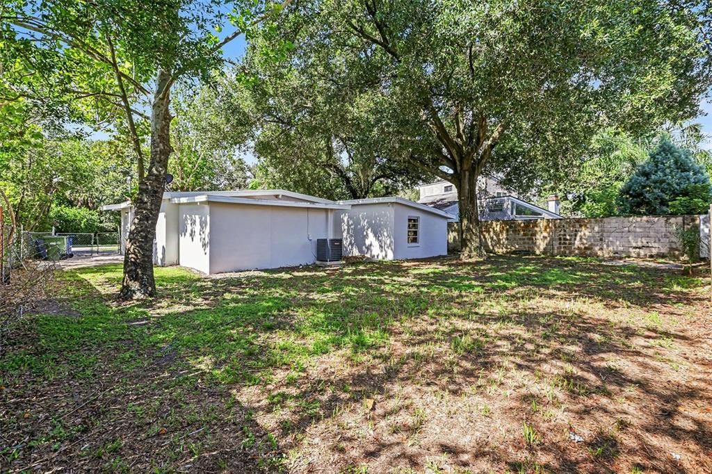 For Rent: $2,000 (3 beds, 1 baths, 1366 Square Feet)