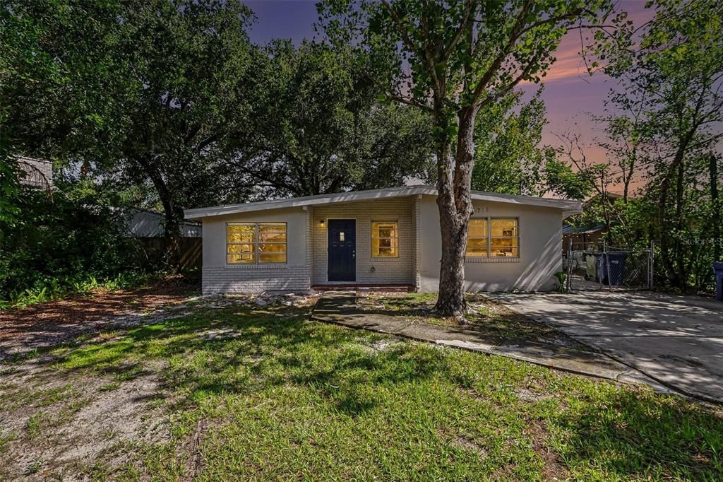 For Rent: $2,000 (3 beds, 1 baths, 1366 Square Feet)