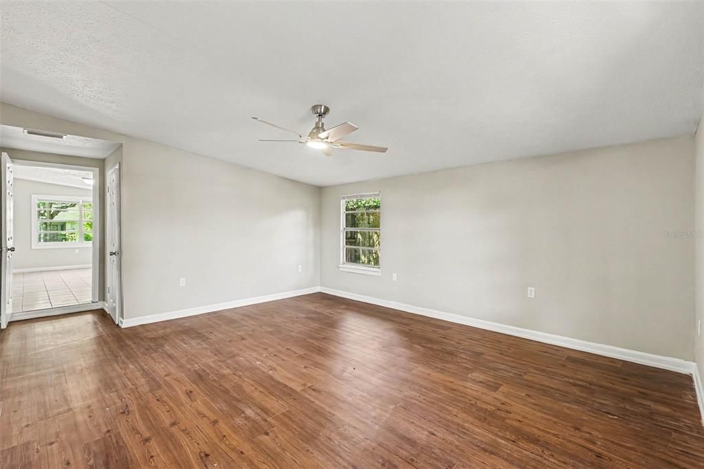 For Rent: $2,000 (3 beds, 1 baths, 1366 Square Feet)