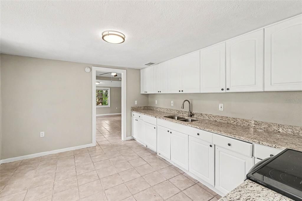 For Rent: $2,000 (3 beds, 1 baths, 1366 Square Feet)