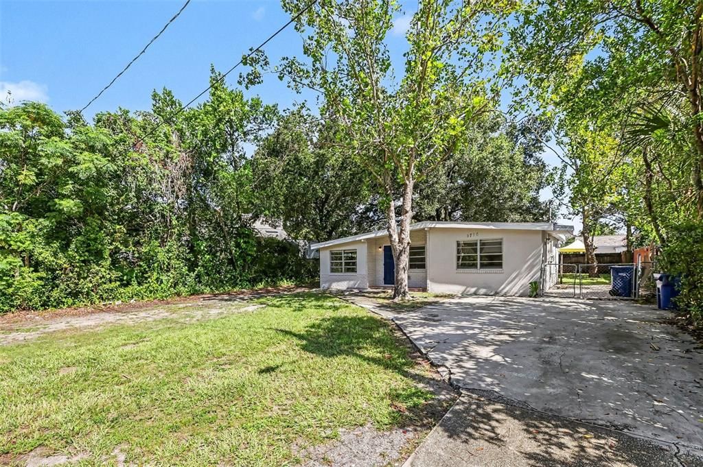 For Rent: $2,000 (3 beds, 1 baths, 1366 Square Feet)