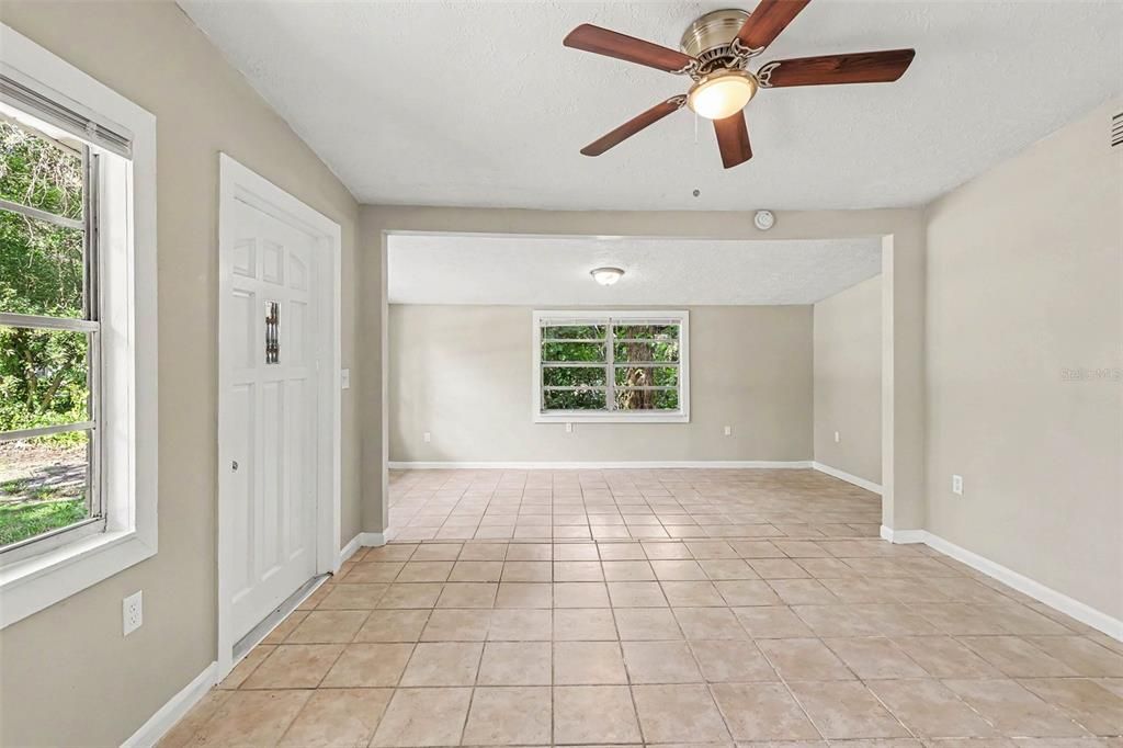 For Rent: $2,000 (3 beds, 1 baths, 1366 Square Feet)