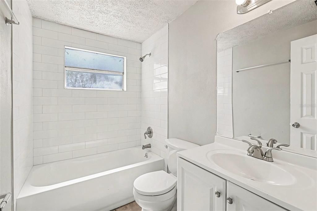 For Rent: $2,000 (3 beds, 1 baths, 1366 Square Feet)