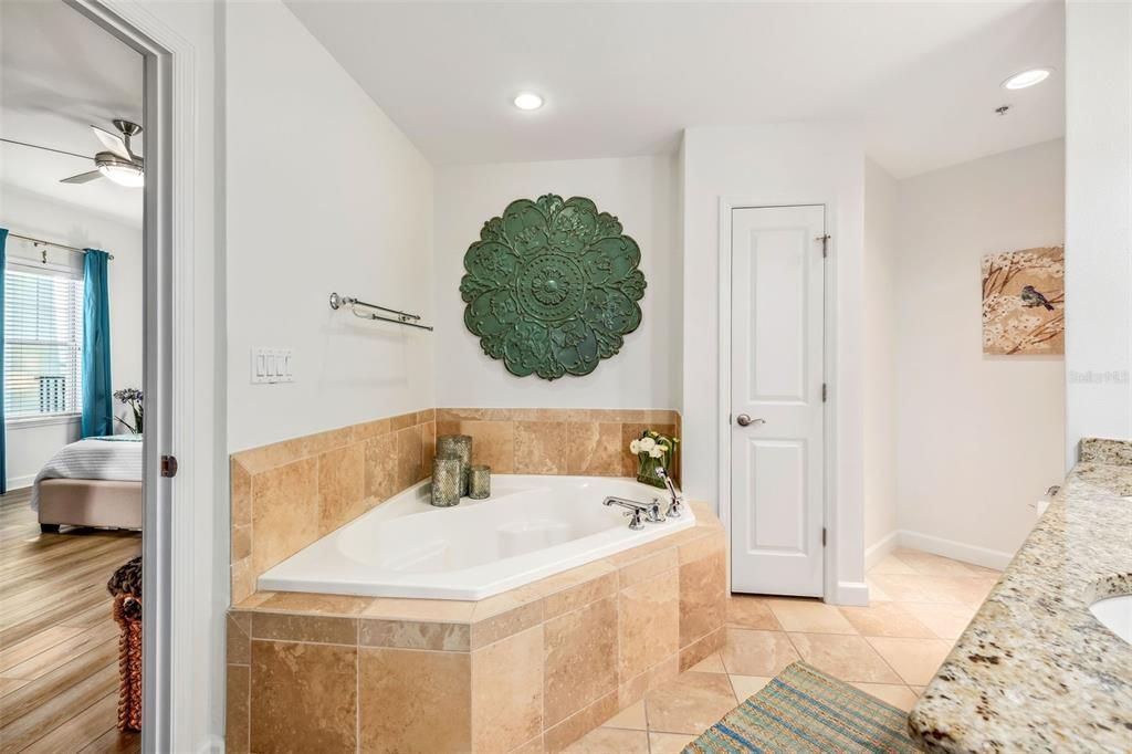 For Rent: $3,200 (2 beds, 2 baths, 1267 Square Feet)