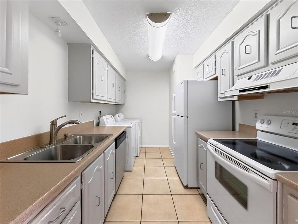 В аренду: $1,700 (2 спален, 2 ванн, 1002 Квадратных фут)
