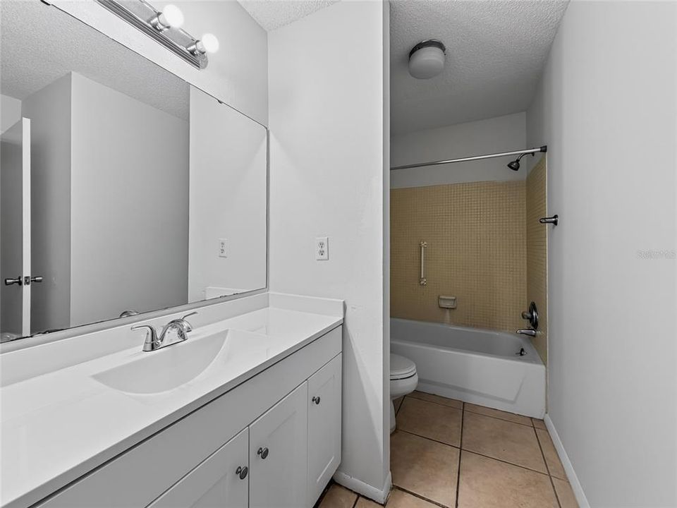 В аренду: $1,700 (2 спален, 2 ванн, 1002 Квадратных фут)