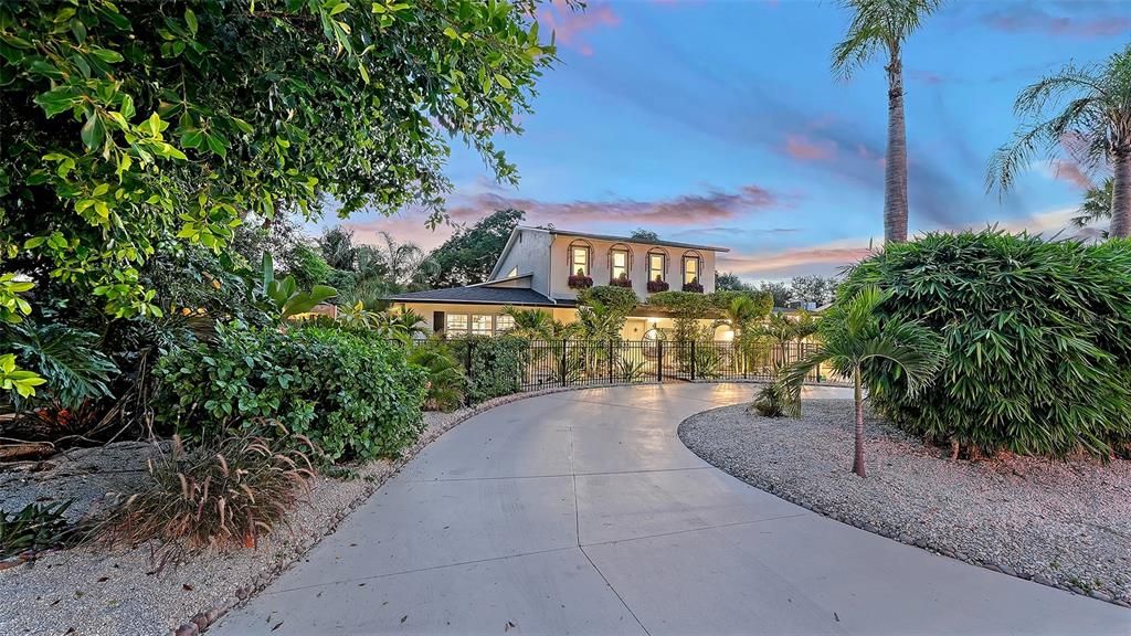 For Sale: $1,400,000 (4 beds, 4 baths, 4013 Square Feet)