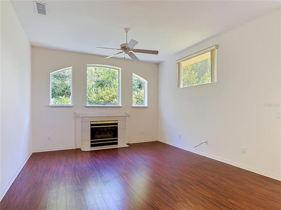 For Sale: $369,999 (3 beds, 2 baths, 1962 Square Feet)