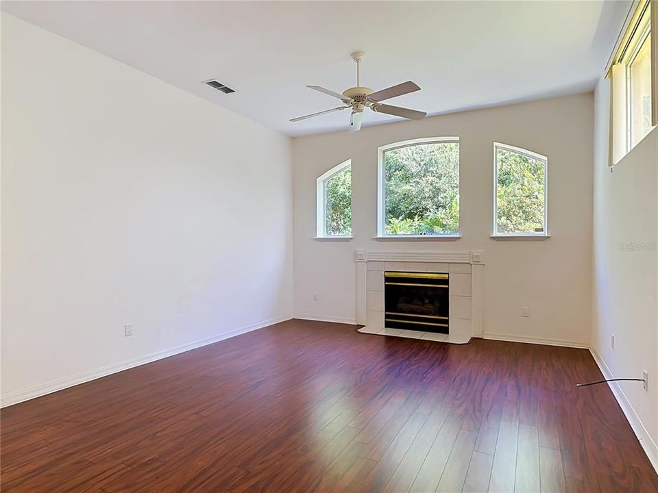 For Sale: $369,999 (3 beds, 2 baths, 1962 Square Feet)