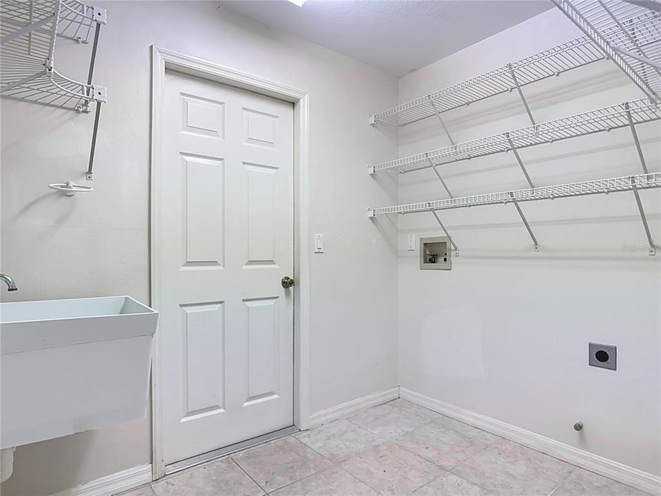 For Sale: $369,999 (3 beds, 2 baths, 1962 Square Feet)