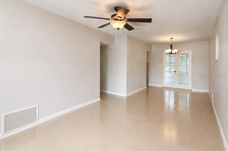 For Sale: $268,000 (3 beds, 1 baths, 1176 Square Feet)