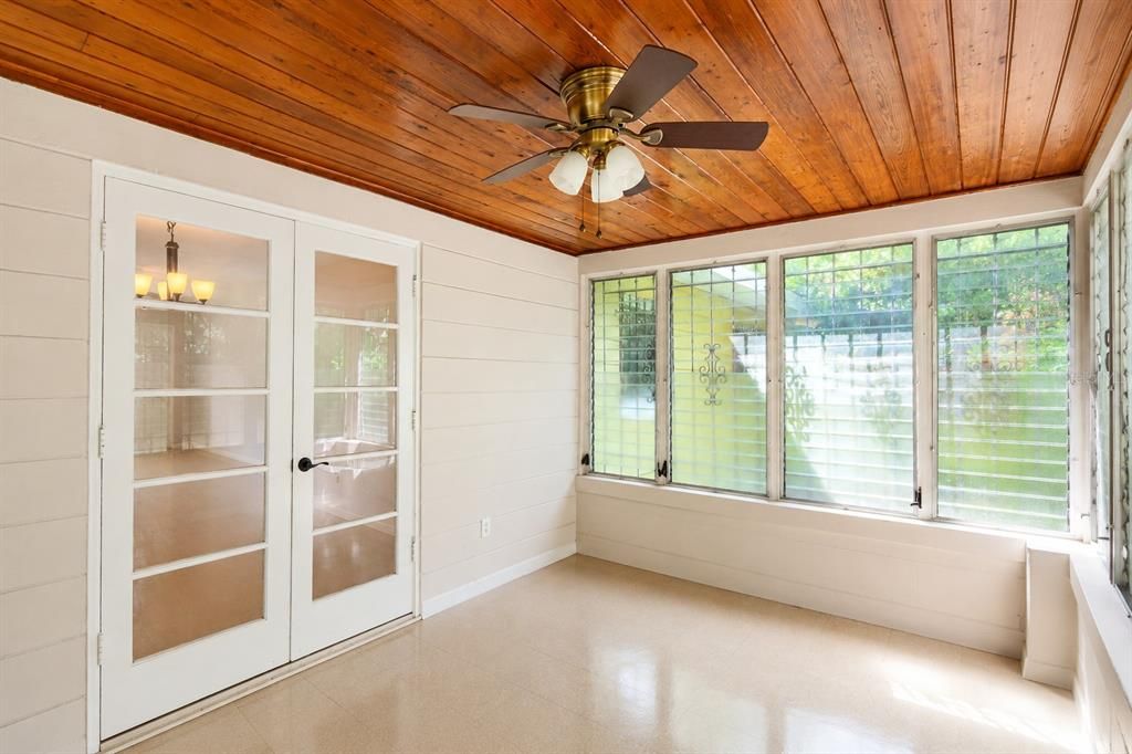 For Sale: $268,000 (3 beds, 1 baths, 1176 Square Feet)
