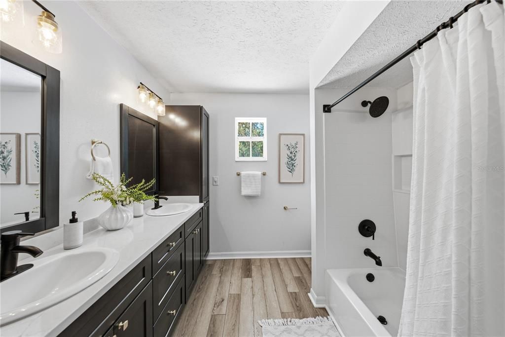 En Venta: $795,000 (5 camas, 3 baños, 4025 Pies cuadrados)