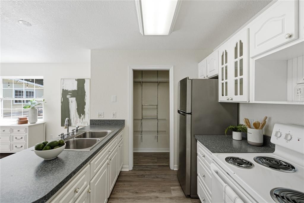 En Venta: $795,000 (5 camas, 3 baños, 4025 Pies cuadrados)