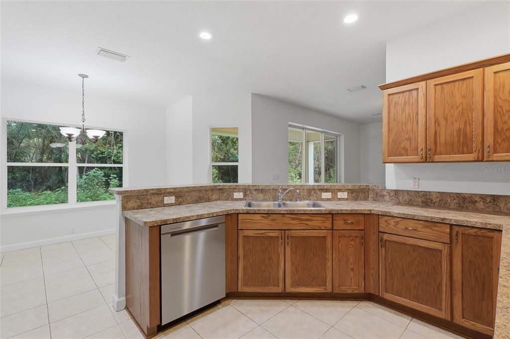 For Sale: $335,000 (3 beds, 2 baths, 1671 Square Feet)