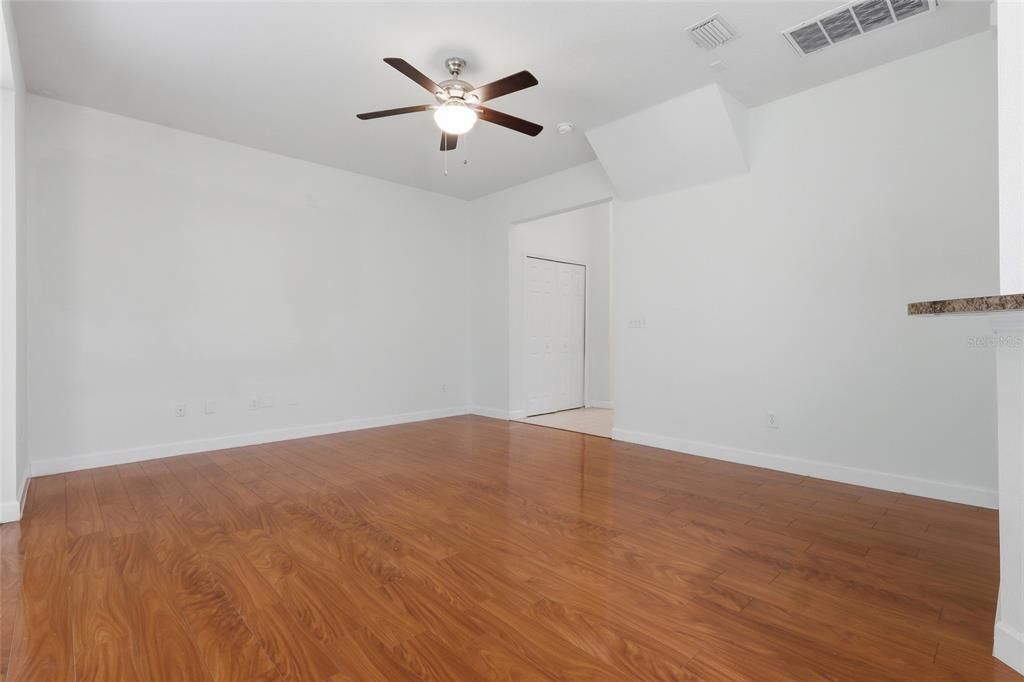 For Sale: $335,000 (3 beds, 2 baths, 1671 Square Feet)