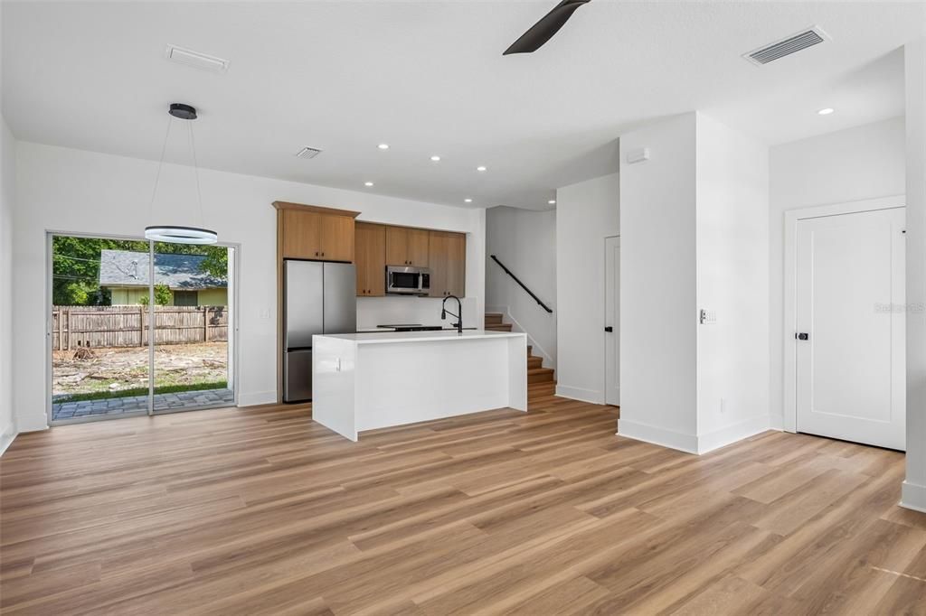 На продажу: $589,900 (3 спален, 2 ванн, 1761 Квадратных фут)