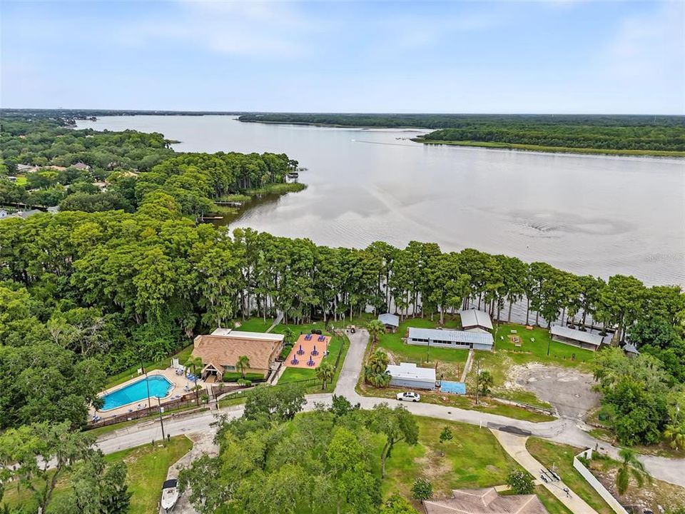 На продажу: $159,900 (1 спален, 1 ванн, 814 Квадратных фут)