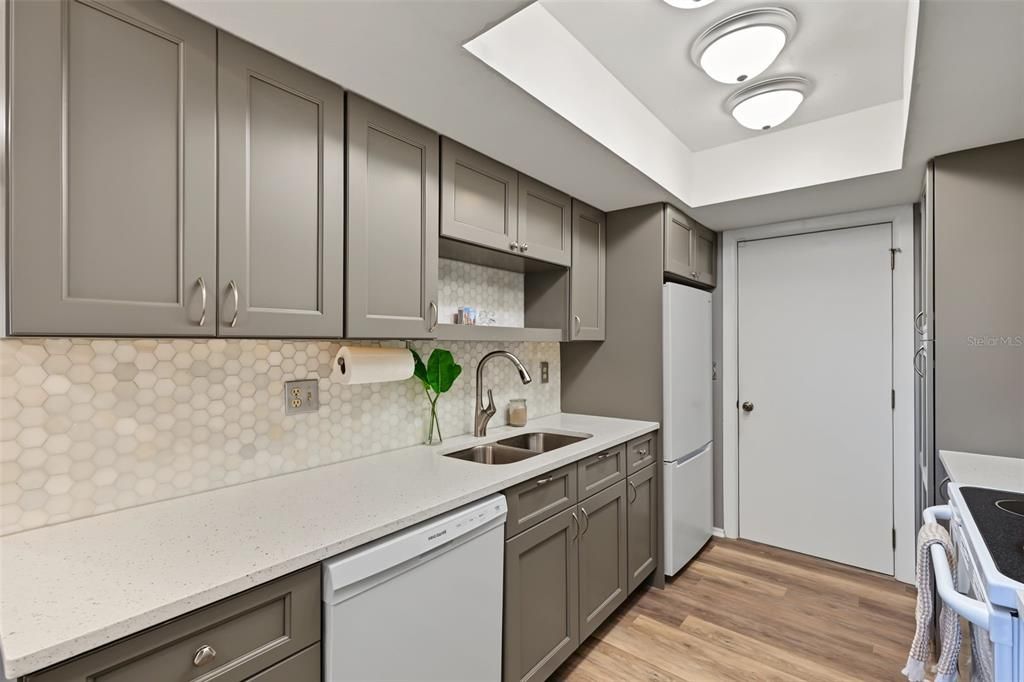 На продажу: $159,900 (1 спален, 1 ванн, 814 Квадратных фут)