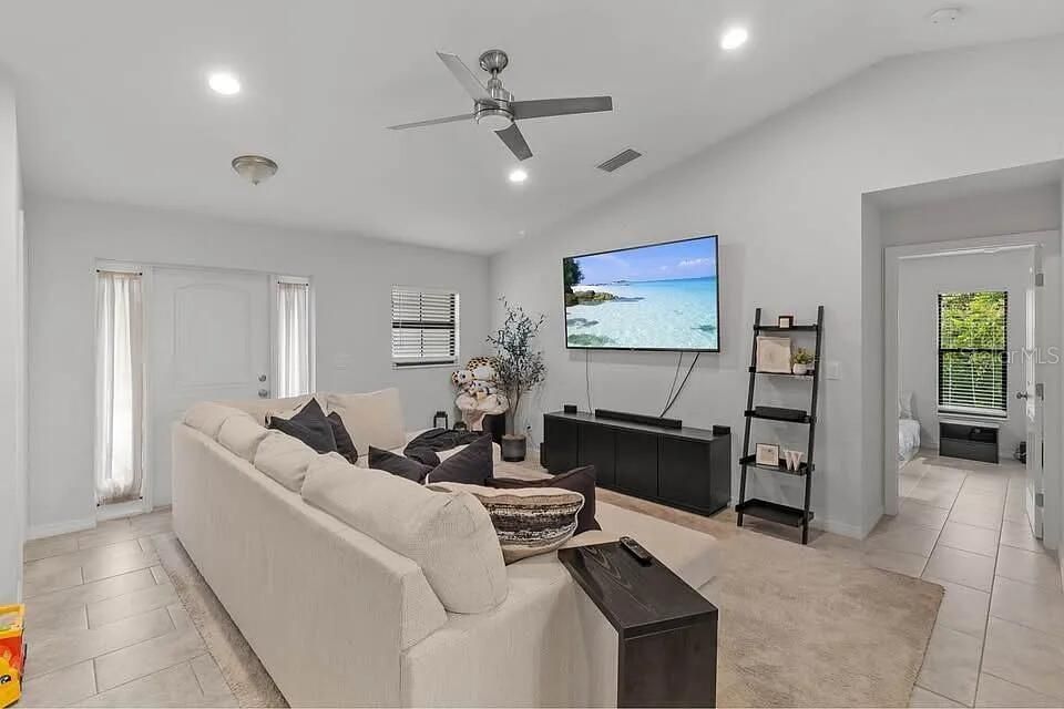 For Sale: $299,900 (3 beds, 2 baths, 1397 Square Feet)