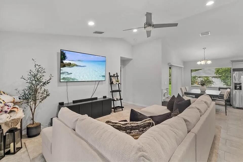 For Sale: $299,900 (3 beds, 2 baths, 1397 Square Feet)