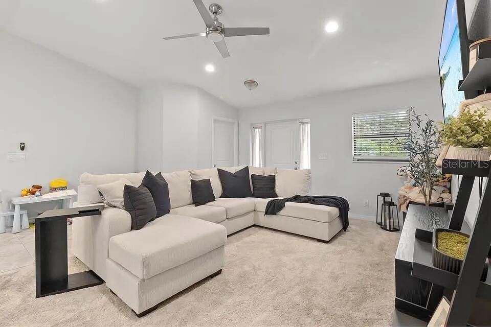 For Sale: $299,900 (3 beds, 2 baths, 1397 Square Feet)