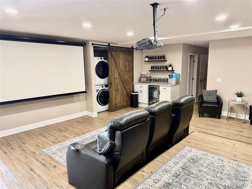 На продажу: $975,000 (6 спален, 5 ванн, 3416 Квадратных фут)