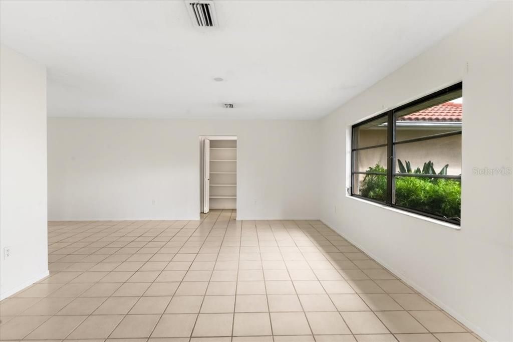 For Sale: $319,000 (3 beds, 2 baths, 2138 Square Feet)
