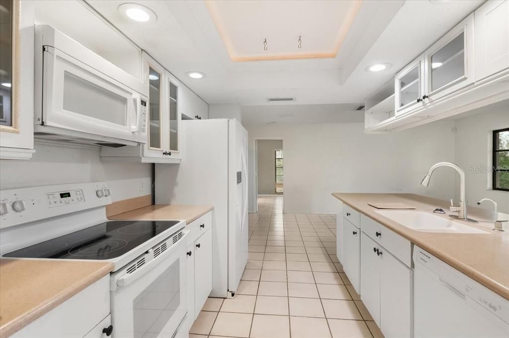 For Sale: $319,000 (3 beds, 2 baths, 2138 Square Feet)